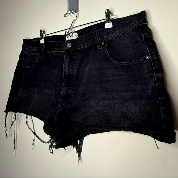 ASOS Design 100% Cotton Rigid Denim Distressed Goth Summer Black Cutoff Shorts - Picture 5 of 9